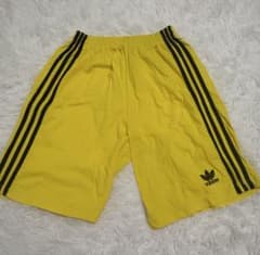 adidas トレフォイルロゴ ショートパンツ イエローのサムネイル