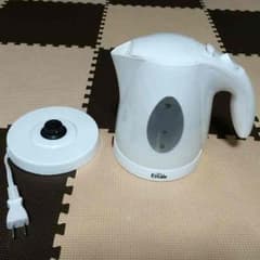 電気ケトル 0.9L 美品 保証書付き(保証期間内)のサムネイル