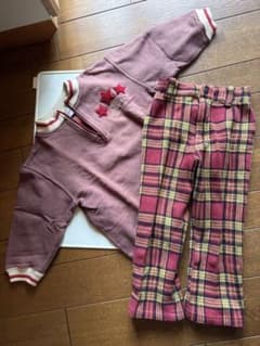 ゴールデンベアのトレーナーとチェックパンツのセットのサムネイル