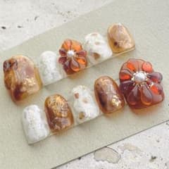 ネイルチップ　べっこう　秋　花　ブラウン　ホワイト　ニュアンスのサムネイル