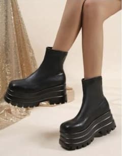 SHEIN 厚底ブーツのサムネイル