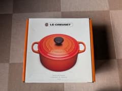 ル・クルーゼ　シグニチャー ココット・ロンド 22 cm チェリーレッドのサムネイル