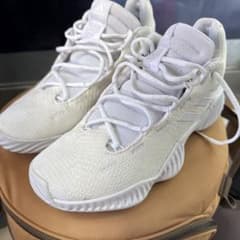adidas バスケットボールシューズのサムネイル
