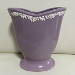昭和レトロ】フラワーベース ラベンダー 紫 花柄 レリーフ 花器 - メルカリ