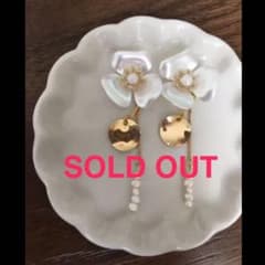 No.215  再販☆パール調フラワーと淡水パールのピアスのサムネイル