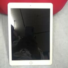 Apple　ipad第6世代32GB iPad シルバー本体のサムネイル