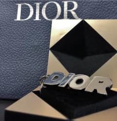 Dior キーホルダーのサムネイル