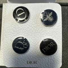 DIOR  ノベルティー　バッチ　非売品のサムネイル