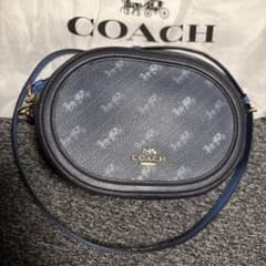 美品COACH ネイビー オーバル型 ショルダーバッグのサムネイル