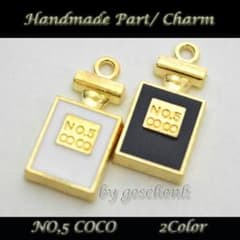 白２個、黒２個合計４個☆COCOアクセサリーチャーム☆４個セット☆ハンドメイド用のサムネイル