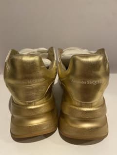 Alexander McQueen ホワイトゴールド スニーカー定価の1/3以下 - メルカリ