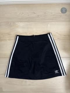 adidas 黒 ミニスカート サイドストライプのサムネイル