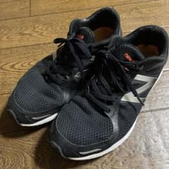 ニューバランススニーカーのサムネイル