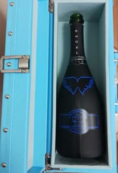 ANGEL シャンパン 青いボトル 専用ケース付き ANGEL エンジェル シャンパン ブルー 空ボトルと専用ケース - メルカリ