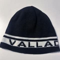今日中発送 VALLAD ロゴ入りニット帽 ビーニーのサムネイル