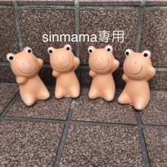 カエルの置物のサムネイル