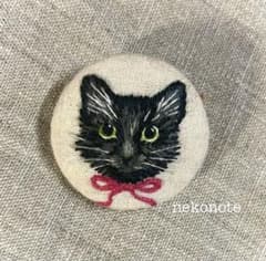 刺繍ブローチ＊くるみボタン　大きなリボンの黒猫(163)のサムネイル