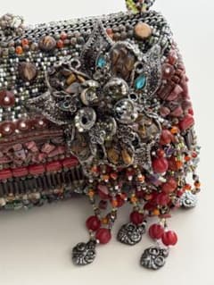 美品MARYFRANCES メリーフランシス ビーズバッグのサムネイル