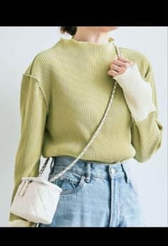 袖配色ボトルネックプリーツトップス　オリーブのサムネイル