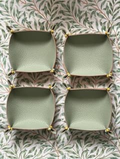 【ハンドメイド】コースターにもなる小物トレーのサムネイル
