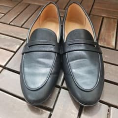 h&mブラックレザー ローファー スリットデザインのサムネイル