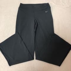 レディース  ナイキ パンツ　スポーツウェアのサムネイル