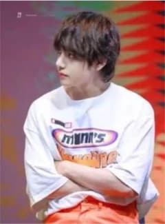 bts  テテ　着用　Tシャツのサムネイル