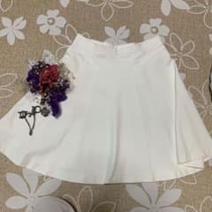 ユニクロ  フレアスカート　　美品❗️  ホワイトのサムネイル