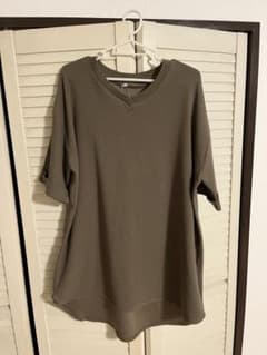 トップス　大きいサイズ　ボディーライン隠し　グリーン　タグ付き美品のサムネイル