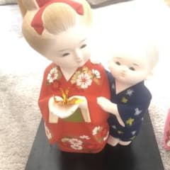 骨董品 日本の郷土人形優しい表情が魅力 昭和レトロ＋手まり人形1体付