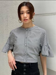 エモダ　バックカッティングタイシャツのサムネイル