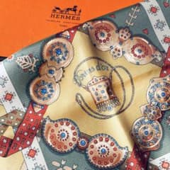 ⭐️エルメス ヴィンテージ ガヴィロッシュ Brins d'or 43×43 ⭐️エルメス ヴィンテージ ガヴィロッシュ Brins d'or 43×43 - メルカリ