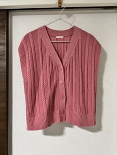 ケーブル編み ニットベスト ピンク Vネック Sのサムネイル