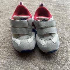 asics キッズシューズ グレー/レッド 14.5㎝　美品のサムネイル