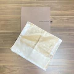 ルイヴィトン ショール モノグラム シルク100% ゴールド新品のサムネイル
