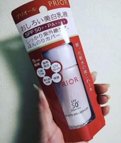 新品未使用　プリオール おしろい美白乳液のサムネイル