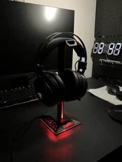 ゲーミングヘッドホンスタンドのサムネイル