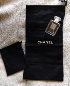 シャネル黒袋2枚とCOCO香水空瓶　布製