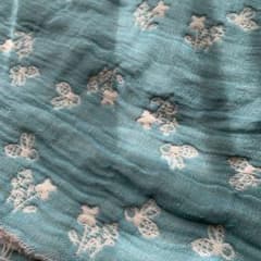 専用　fuwara 6重ガーゼ生地 約45×69センチハチ お花 ハンドメイドのサムネイル