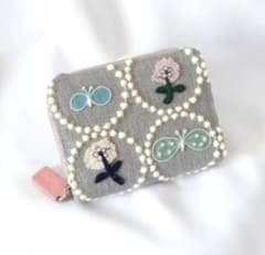 【受注】刺繍5・お札の折れない二つ折り財布 タンバリン グレー ミナペルホネン 受注】刺繍5・お札の折れない二つ折り財布 タンバリン グレー ミナ