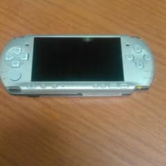 PSP3000 シルバー 中古  【充電器・4GB MS付属】のサムネイル
