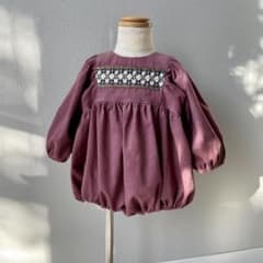 ローズ コーデュロイロンパース 80cm インド刺繍 - メルカリ
