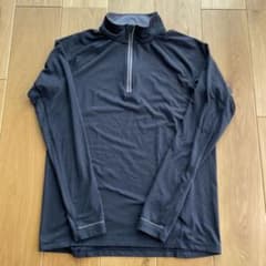 UNDER ARMOUR ハーフジップ トップス ブラック MDサイズのサムネイル