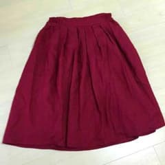 ボルドー色のスカートのサムネイル