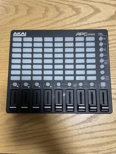 AKAI APC mini MIDIコントローラー - メルカリ