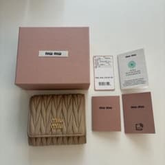 miu miu マテラッセ 三つ折り財布 SABBIAのサムネイル