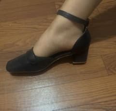 中ヒールパンプスのサムネイル
