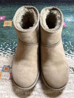 UGG ベージュムートンブーツ24cm ショート丈のサムネイル