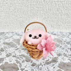 羊毛フェルトオーダー　花カゴ　全身②&花かご ♡羊毛フェルト カゴ入りウサギちゃん♡ マスコット ぬいぐるみ