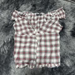 Brandy Melville チェック柄 オフショルダー 半袖 ブラウスのサムネイル